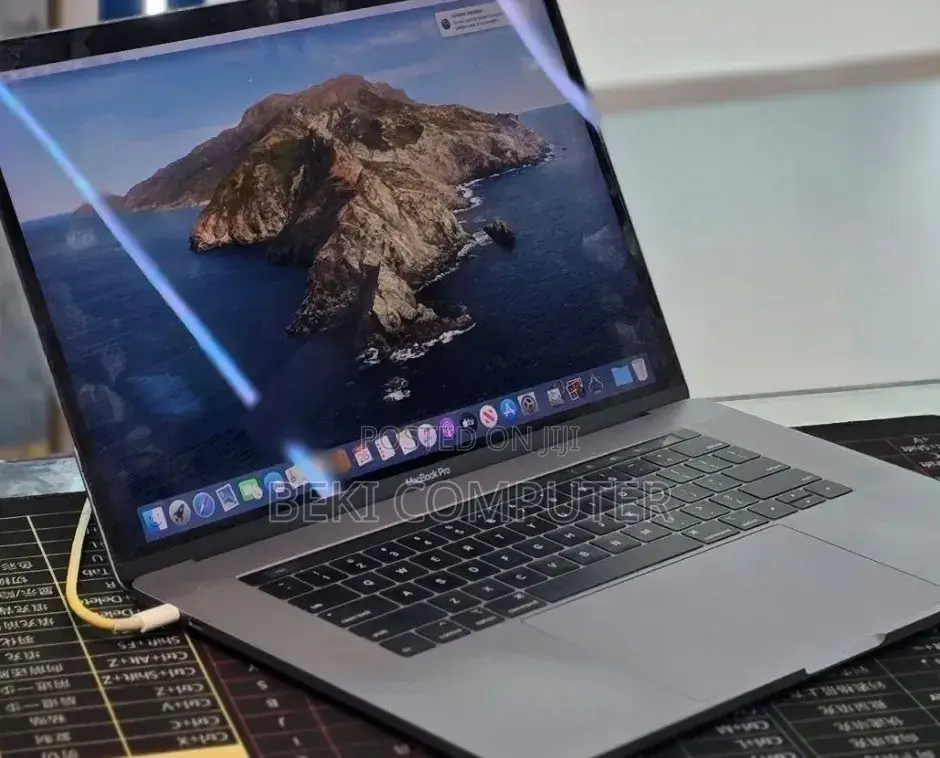 New Laptop Apple MacBook Pro 2018 32GB Intel Core i7 SSD 1T