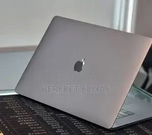 New Laptop Apple MacBook Pro 2018 32GB Intel Core i7 SSD 1T
