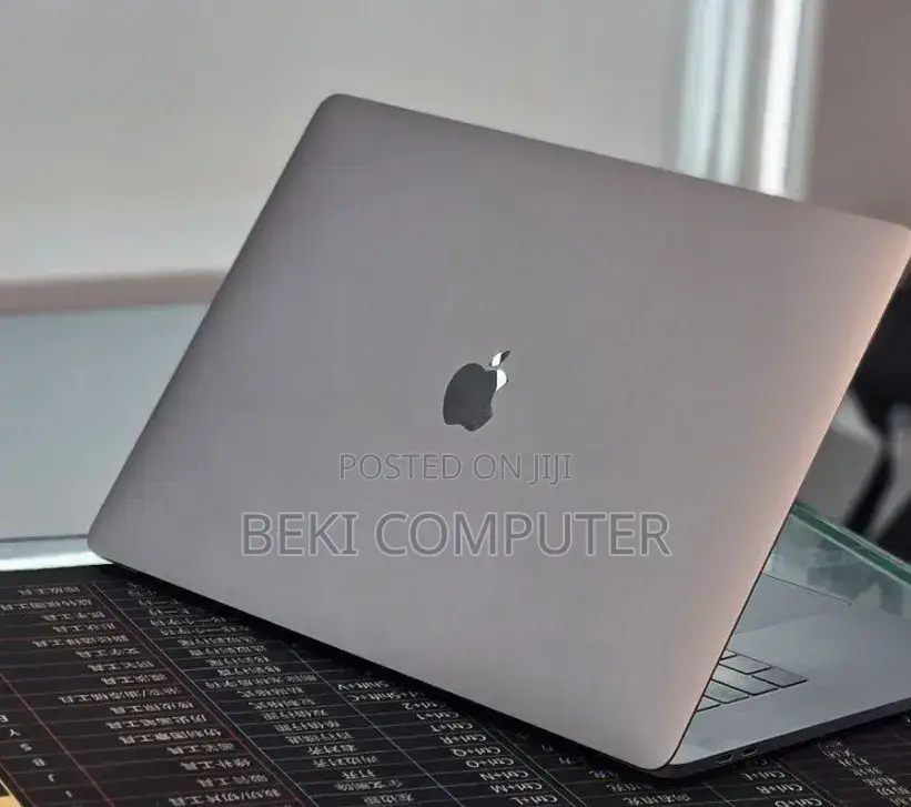 New Laptop Apple MacBook Pro 2018 32GB Intel Core i7 SSD 1T