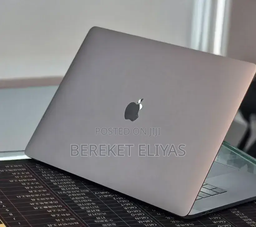 New Laptop Apple MacBook Pro 2018 32GB Intel Core i7 SSD 1T