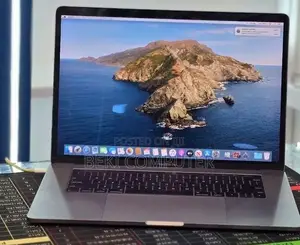 New Laptop Apple MacBook Pro 2018 32GB Intel Core i7 SSD 1T