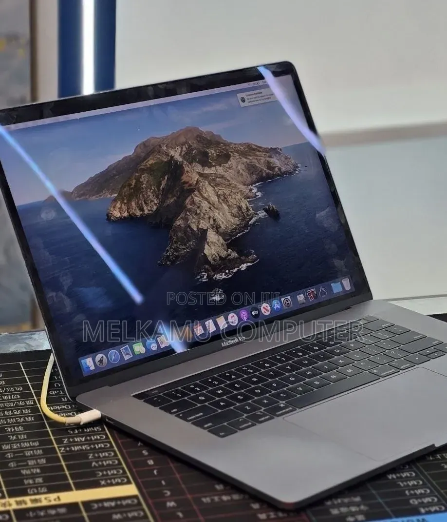 New Laptop Apple MacBook Pro 2018 32GB Intel Core i7 SSD 1T
