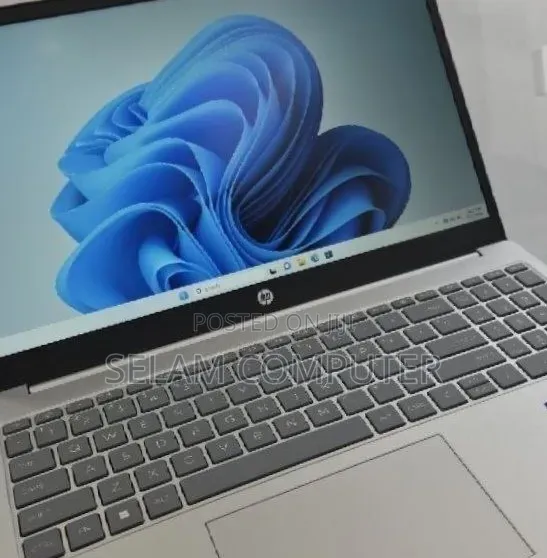 New Laptop HP EliteBook 830 G8 16GB Intel Core i7 SSD 512GB