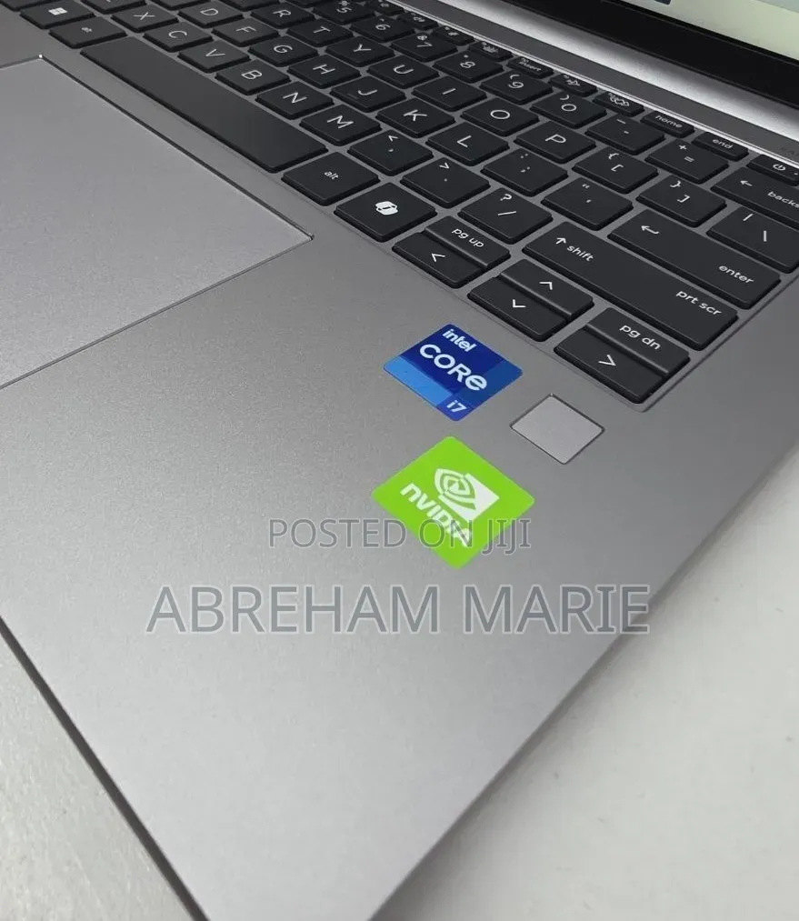 New Laptop HP ZBook Firefly G9 16GB Intel Core i7 SSD 512GB