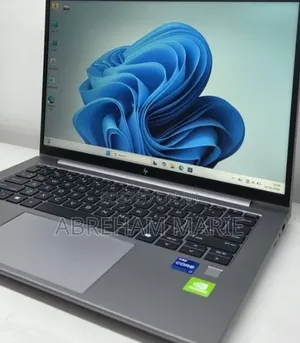 New Laptop HP ZBook Firefly G9 16GB Intel Core i7 SSD 512GB