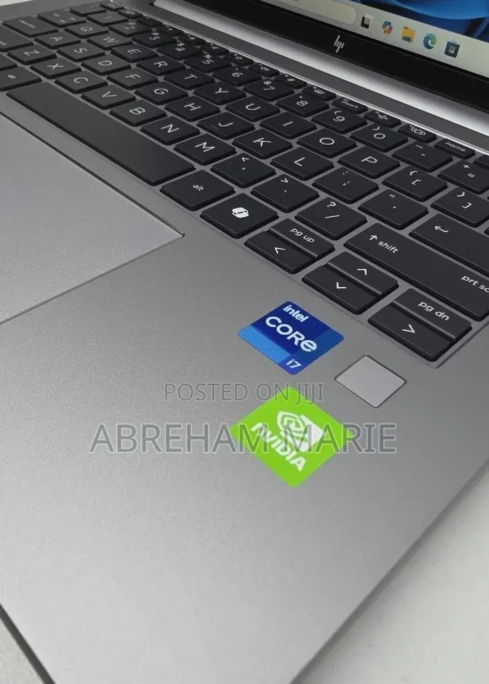 New Laptop HP ZBook Firefly G9 16GB Intel Core i7 SSD 512GB