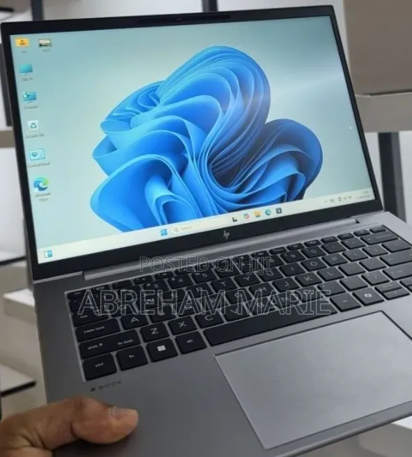 New Laptop HP ZBook Firefly G9 16GB Intel Core i7 SSD 512GB