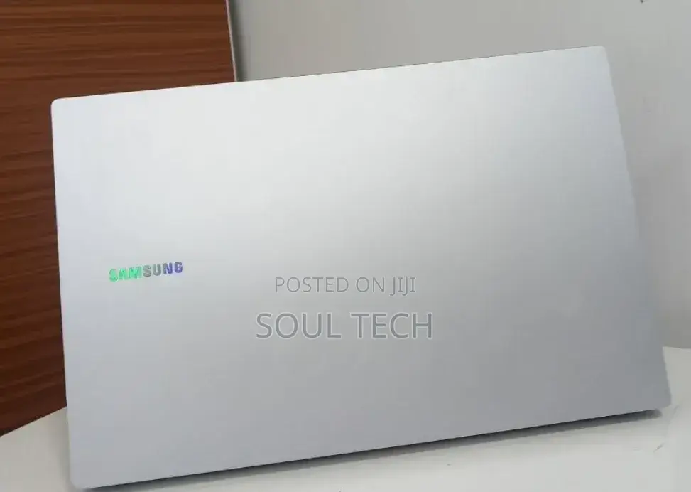 New Laptop Samsung Galaxy Book4 Pro 8GB Intel Core 5 SSD 512GB