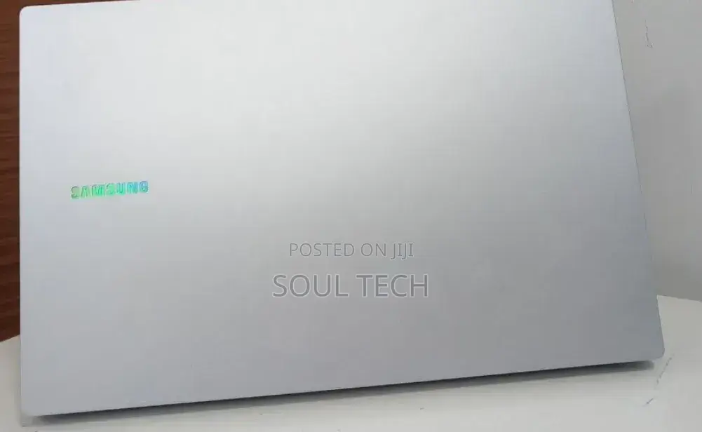 New Laptop Samsung Galaxy Book4 Pro 8GB Intel Core 5 SSD 512GB