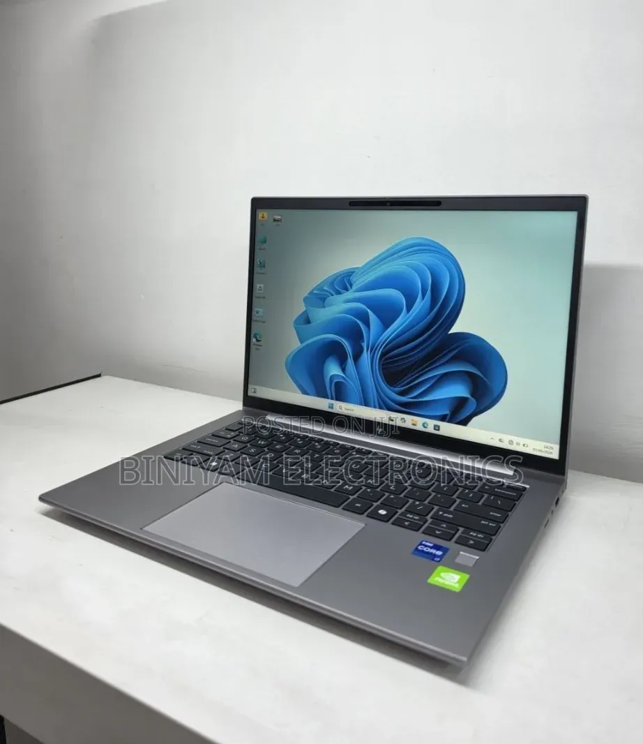 New Laptop HP ZBook Firefly G9 16GB Intel Core i7 SSD 512GB