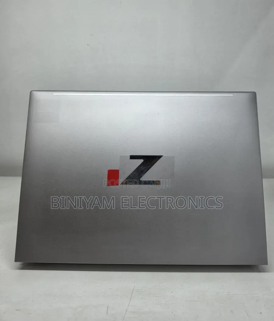 New Laptop HP ZBook Firefly G9 16GB Intel Core i7 SSD 512GB