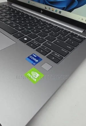 New Laptop HP ZBook Firefly G9 16GB Intel Core i7 SSD 512GB