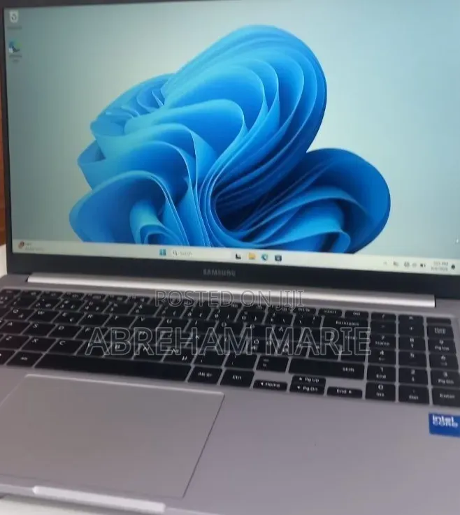 New Laptop Samsung Galaxy Book4 8GB Intel Core 5 SSD 512GB