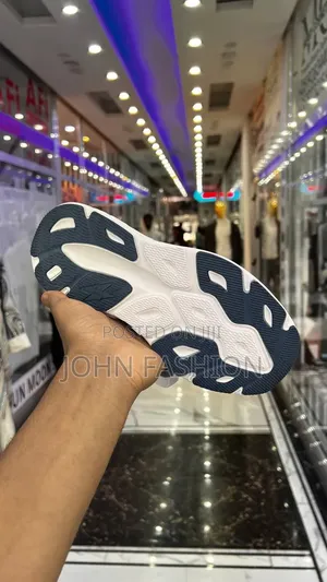 SKECHERS Master Quality
