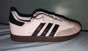 Addidas Shue