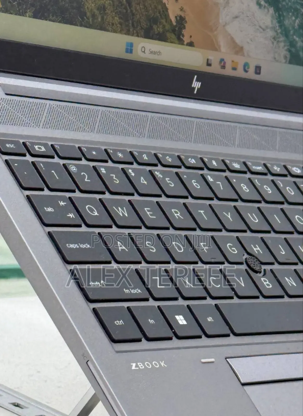 New Laptop HP ZBook Firefly G8 16GB Intel Core i7 SSD 512GB
