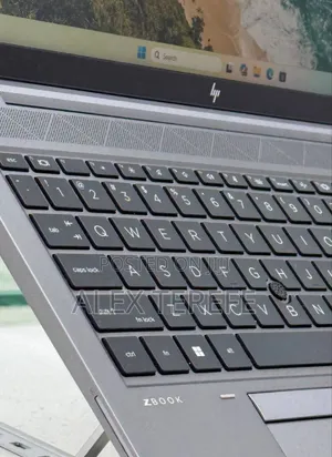 New Laptop HP ZBook Firefly G8 16GB Intel Core i7 SSD 512GB