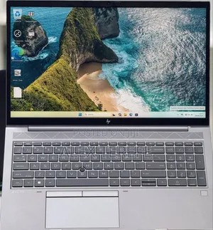 New Laptop HP ZBook Firefly G8 16GB Intel Core i7 SSD 512GB