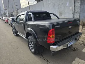Toyota Hilux 2010 Black