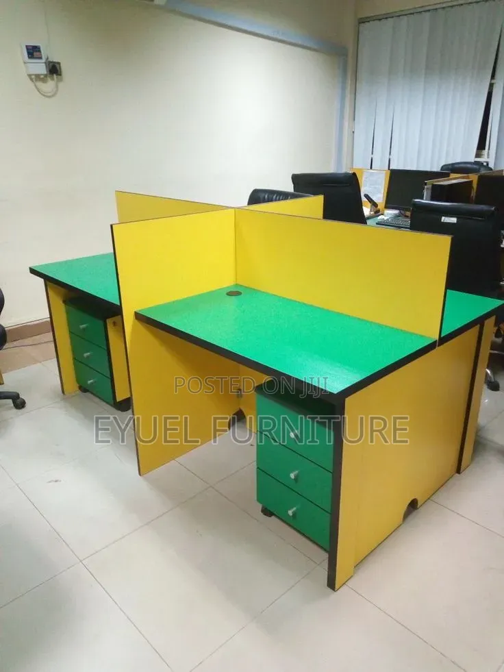 Work Station/Group Table ፅድት ባሉ ማሽኖች በአጭር ቀን ውስጥ እናስረክቦታለን