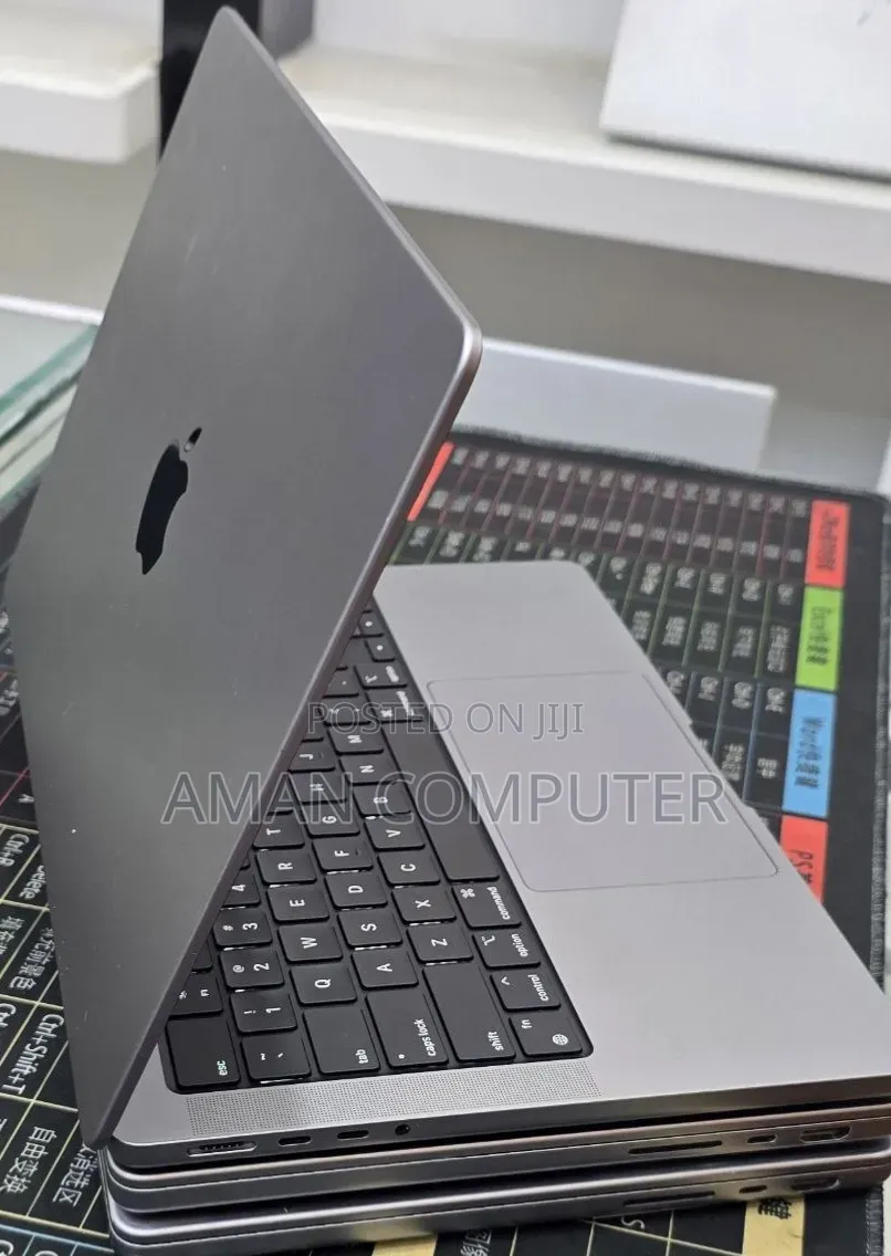 New Laptop Apple MacBook Pro 2020 M1 32GB Apple M1 SSD 512GB
