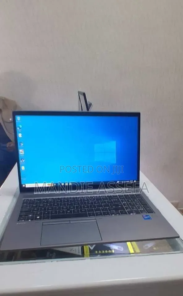 New Laptop HP ZBook Firefly G8 16GB Intel Core i7 SSD 512GB