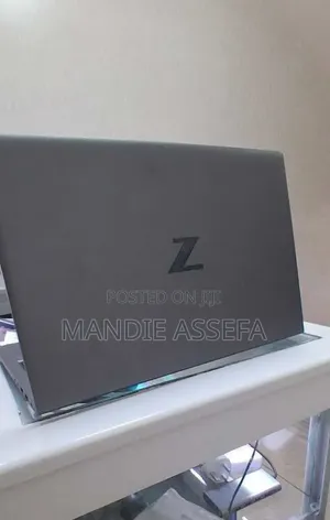 New Laptop HP ZBook Firefly G8 16GB Intel Core i7 SSD 512GB