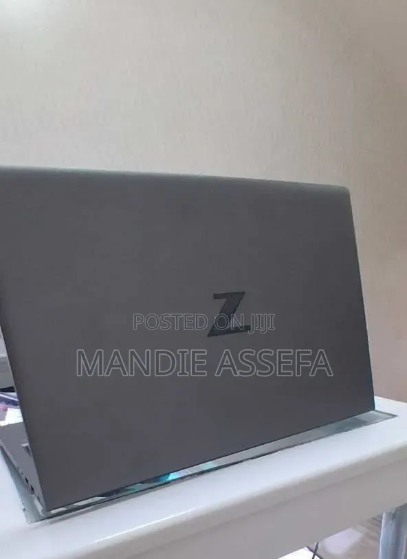 New Laptop HP ZBook Firefly G8 16GB Intel Core i7 SSD 512GB