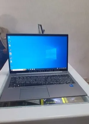 New Laptop HP ZBook Firefly G8 16GB Intel Core i7 SSD 512GB
