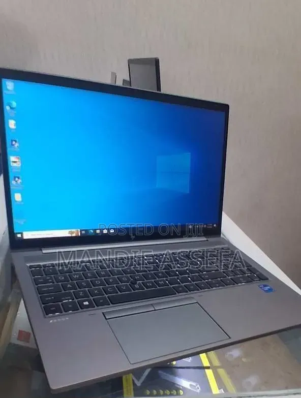 New Laptop HP ZBook Firefly G8 16GB Intel Core i7 SSD 512GB