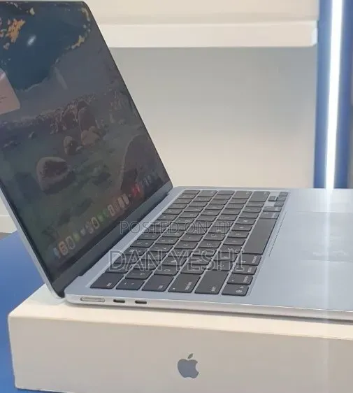 New Laptop Apple MacBook Air 2025 M4 16GB Apple M4 SSD 512GB
