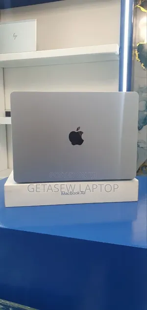 New Laptop Apple MacBook Air 2025 M4 16GB Apple M4 SSD 512GB