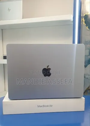 New Laptop Apple MacBook Air 2025 M4 16GB Apple M4 SSD 512GB