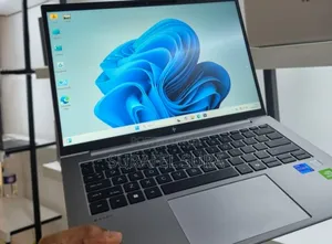 New Laptop HP ZBook Firefly G9 16GB Intel Core i7 SSD 512GB