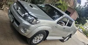 Toyota Hilux 2012 Silver