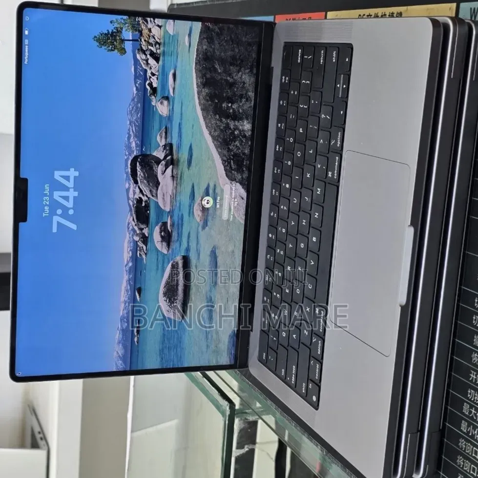 New Laptop Apple MacBook Pro 2021 M1 16GB Apple M1 Pro SSD 512GB
