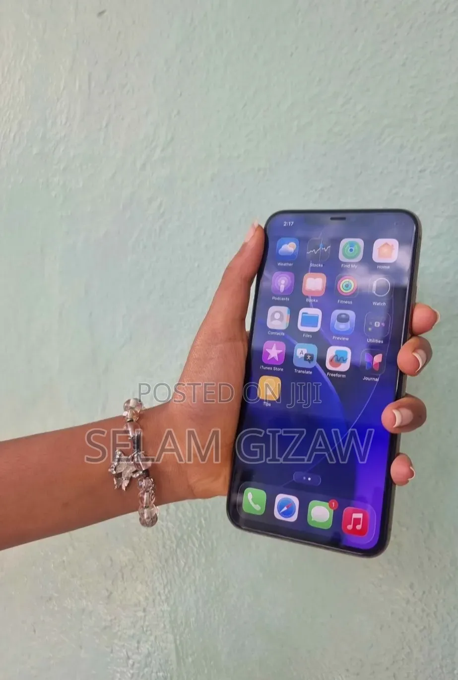 New Apple iPhone 11 Pro Max 64 GB Gold
