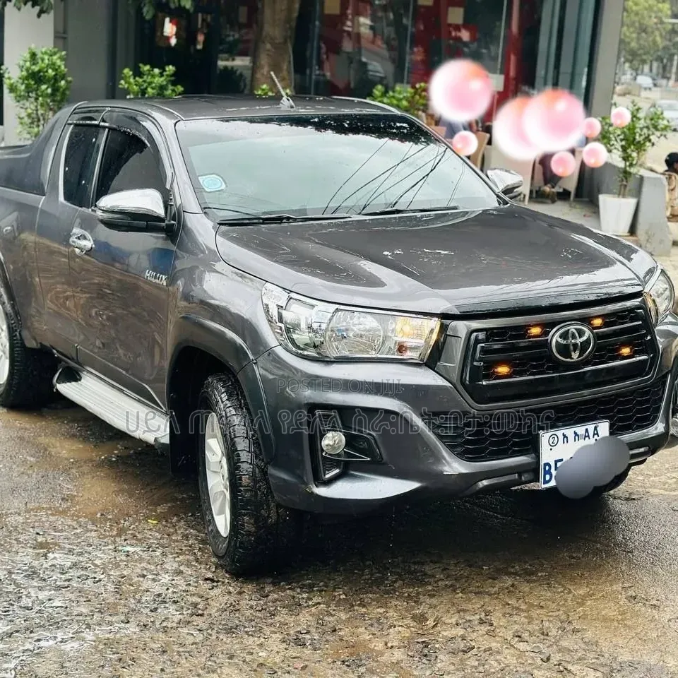 Toyota Hilux 2019 Maroon
