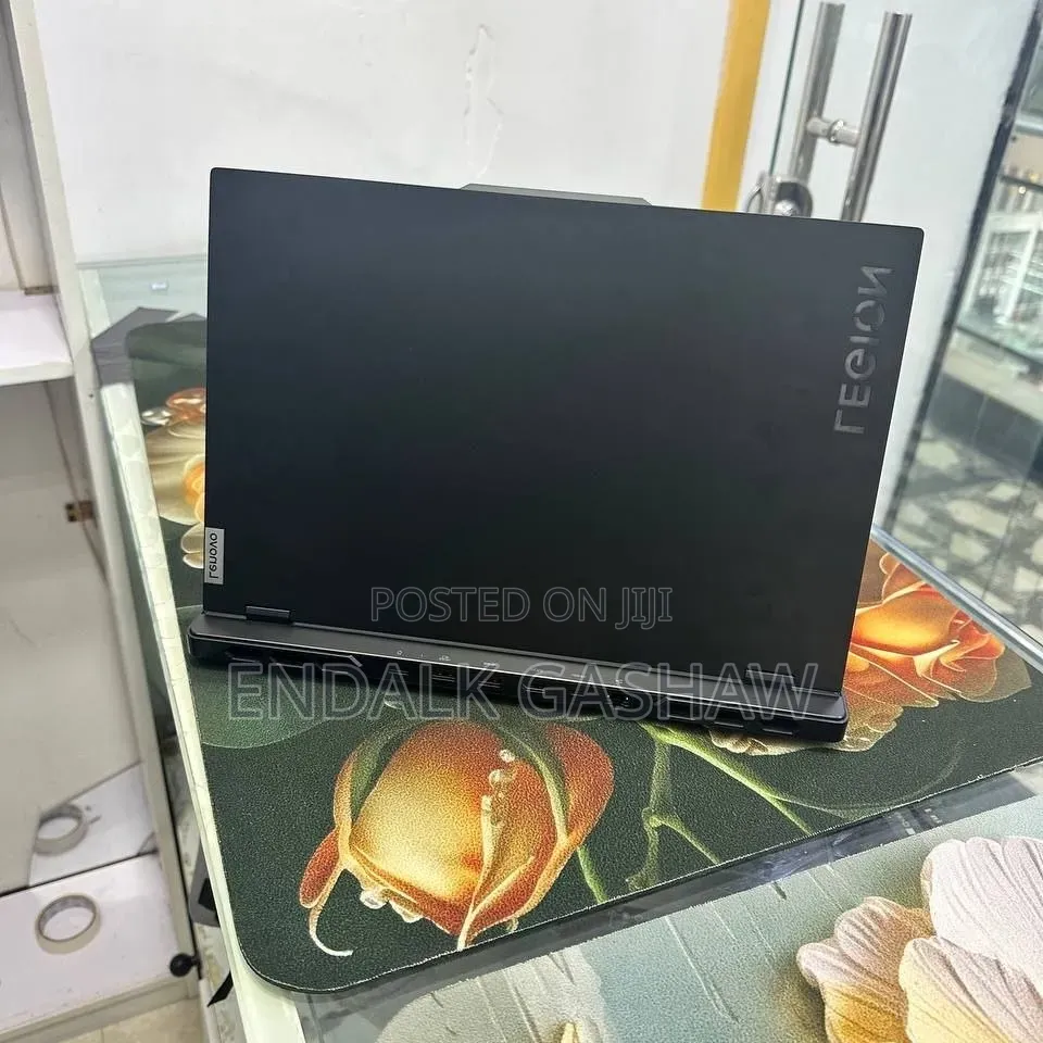 New Laptop Lenovo Legion Pro 7 32GB Intel Core i9 SSD 1T