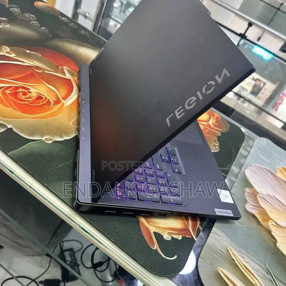New Laptop Lenovo Legion Pro 7 32GB Intel Core i9 SSD 1T