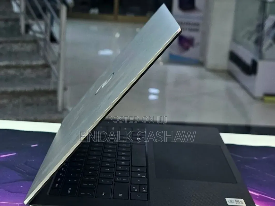 New Laptop Dell XPS 15 16GB Intel Core i7 SSD 512GB