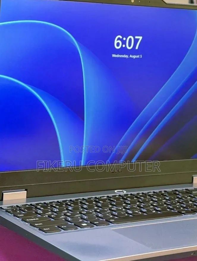 New Laptop Lenovo LOQ 15AHP10 16GB Intel Core i7 SSD 512GB