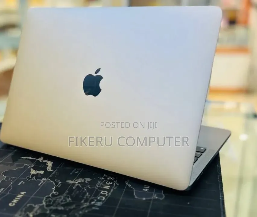 New Laptop Apple MacBook Pro 2022 M2 8GB Apple M2 SSD 256GB