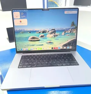 New Laptop Apple MacBook 32GB SSD 1T