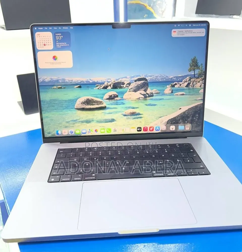 New Laptop Apple MacBook 32GB SSD 1T