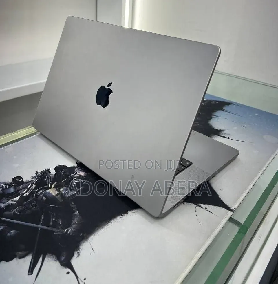 New Laptop Apple MacBook 32GB SSD 1T