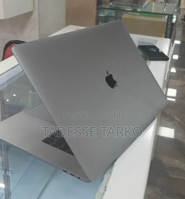 New Laptop Apple MacBook Pro 2018 16GB Intel Core i7 SSD 512GB