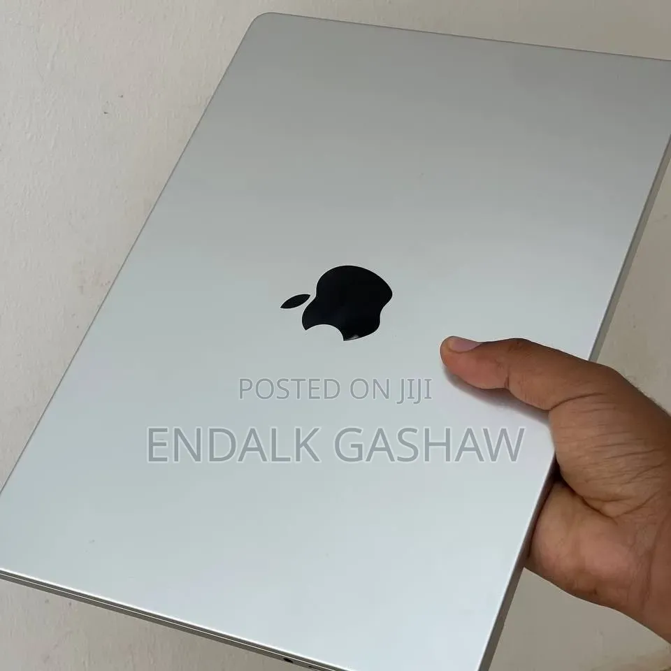 New Laptop Apple MacBook Pro 2024 M4 16GB Apple M4 SSD 512GB