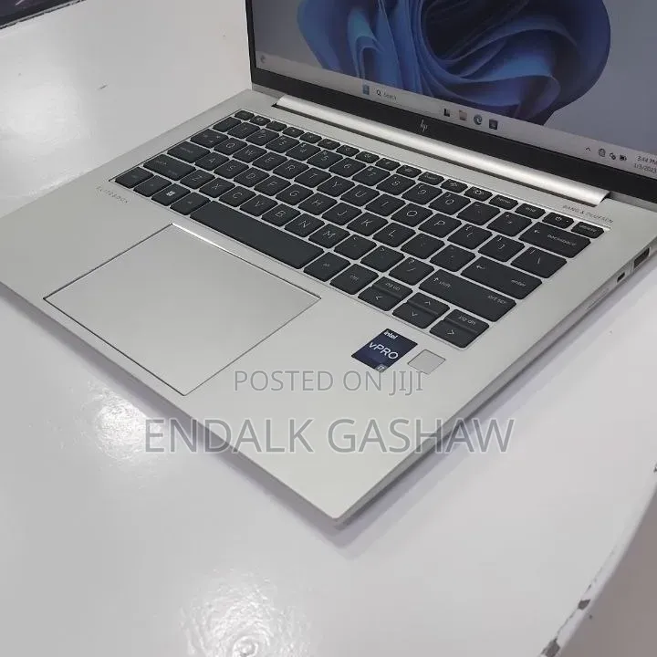 New Laptop HP EliteBook 840 G10 16GB Intel Core i7 SSD 512GB