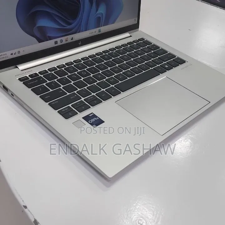 New Laptop HP EliteBook 840 G10 16GB Intel Core i7 SSD 512GB
